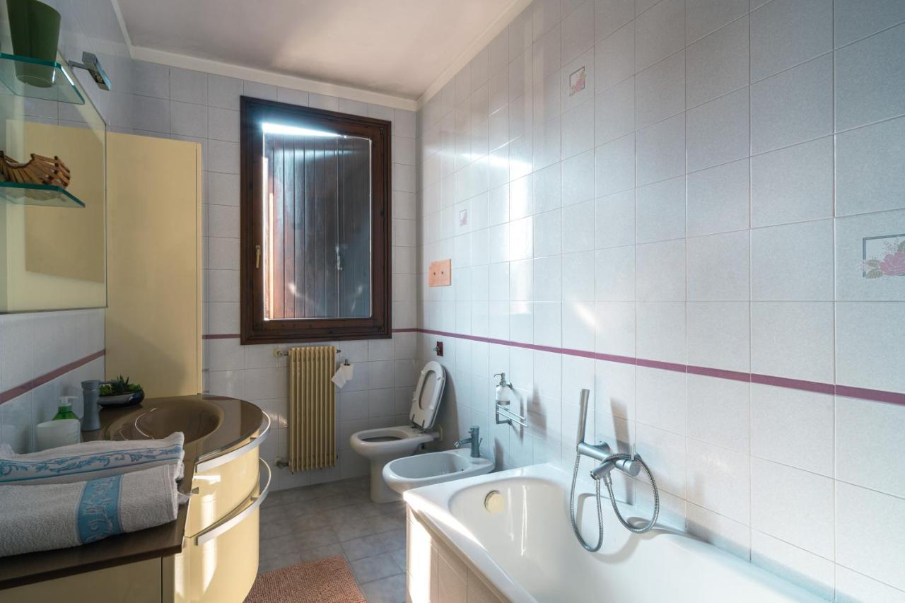 Te Vojo Ben -Furnished Flat- Apartment Santa Maria Di Sala Luaran gambar