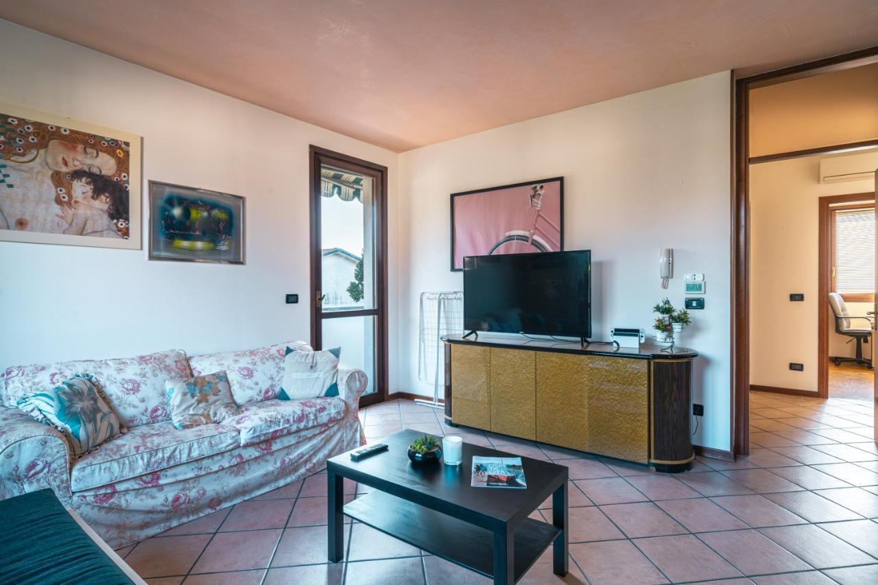 Te Vojo Ben -Furnished Flat- Apartment Santa Maria Di Sala Luaran gambar