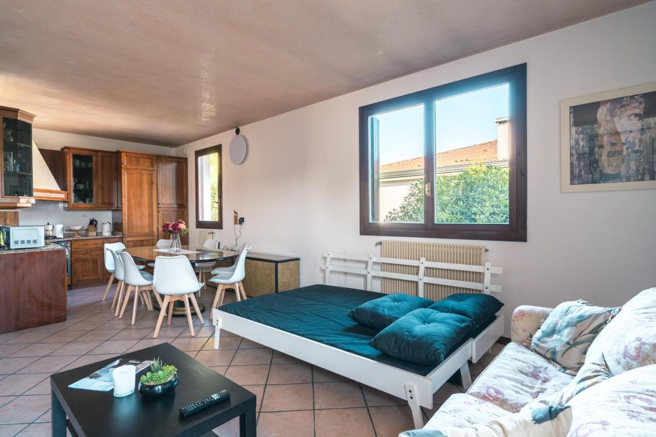 Te Vojo Ben -Furnished Flat- Apartment Santa Maria Di Sala Luaran gambar
